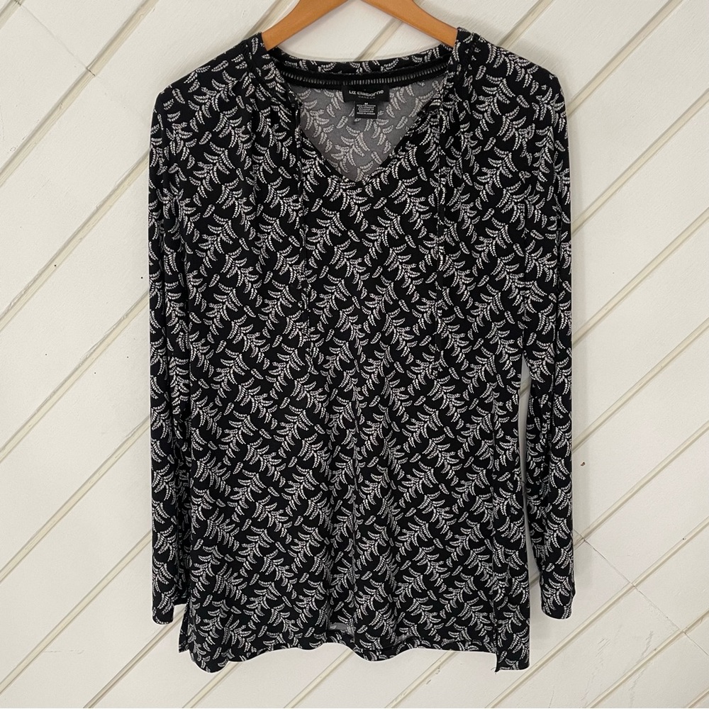 Liz Claiborne women’s v-necked top size M, runs large